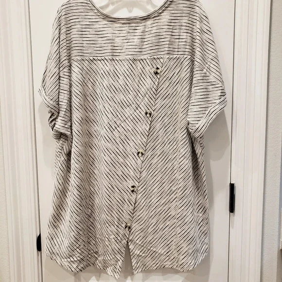 Button Back Space Dye V-neck Top CJ Banks Plus Size 3X - Picture 4 of 10